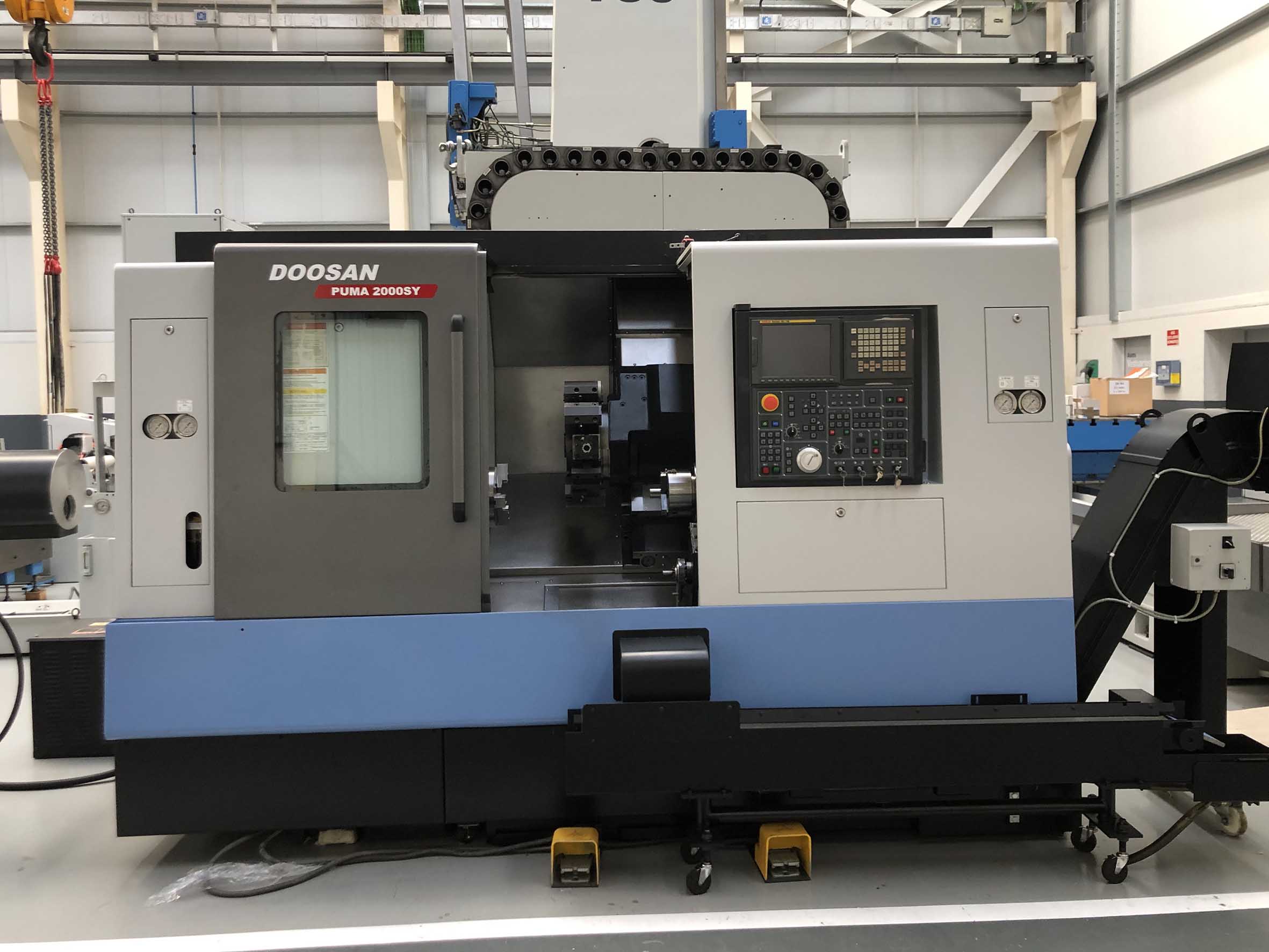 DOOSAN PUMA 2000SY CNC  2007